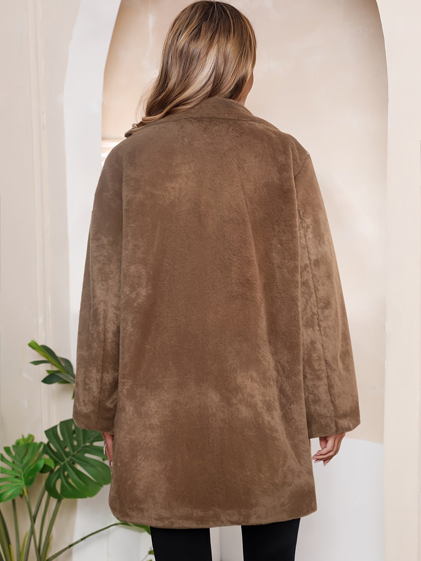 Casaco de Pele Falsa para Mulheres com Bolsos - 100% Poliéster Cor Sólida Jaqueta de Pelúcia para Outono/Inverno - Roupas Externas Tecidas para Adultos