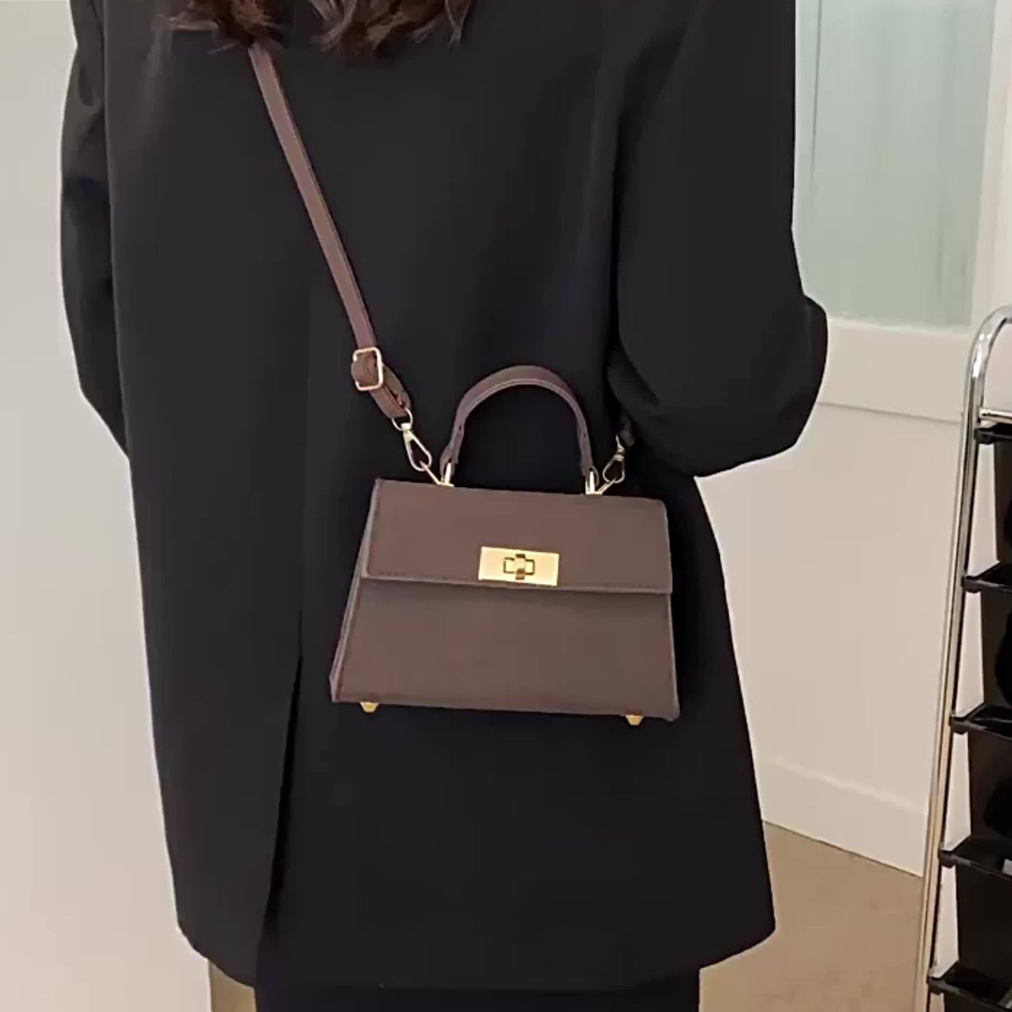 Women'S Elegant Retro Handbag & Crossbody Bag - Glossy / Brown/ Golden-Tone -like Texture, Golden-Tone Hardware & Turn-Lock Closure, Compact Mini Purse For Everyday, Purse, Crossbody Purse For Women, Handbag For Women, Designer Handbag For Women