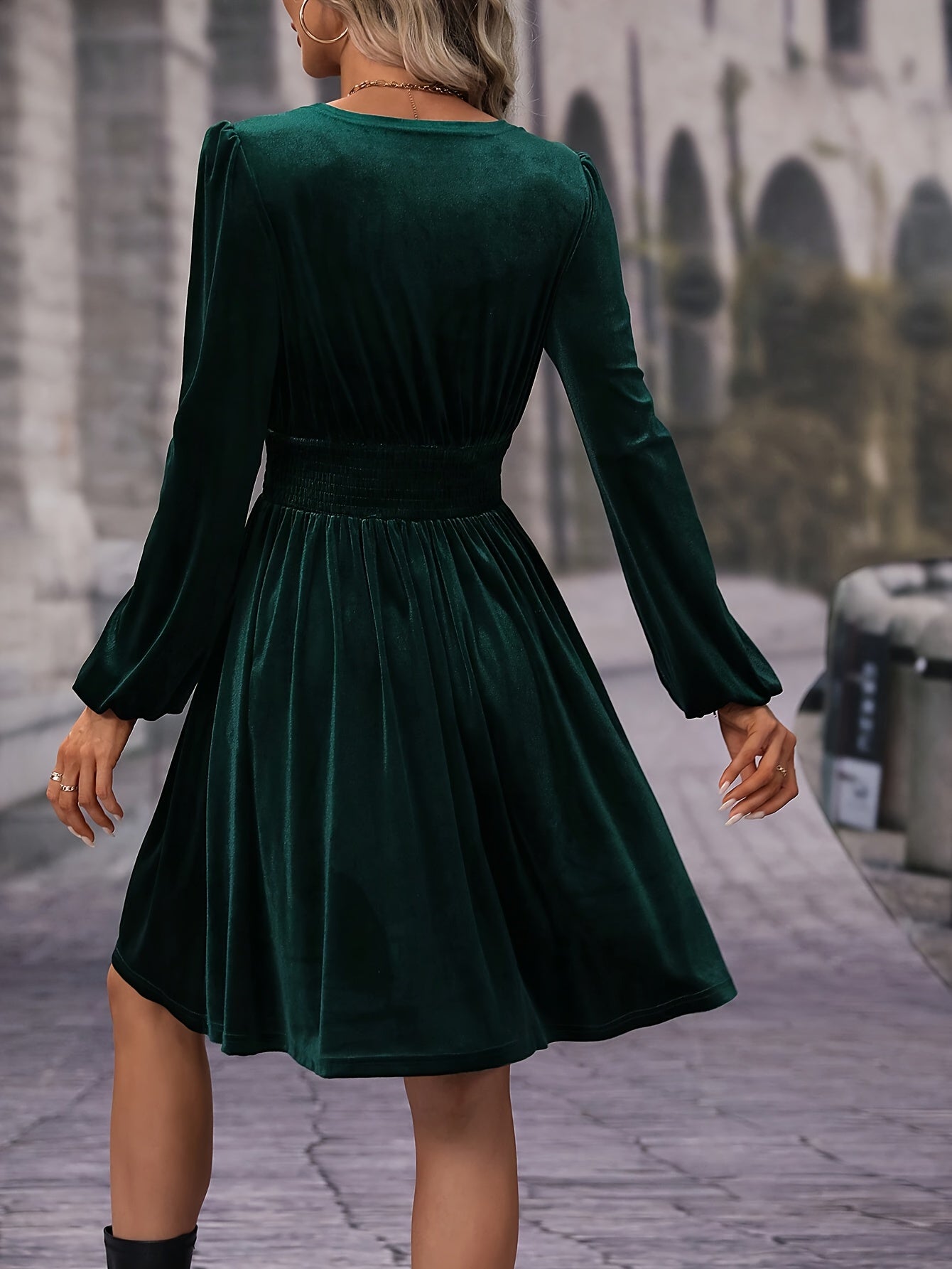 Nova Elegante E Elegante Vestido Assimétrico De Cor Sólida Com Decote Em V Para Mulheres Na Moda Europeia E Americana.