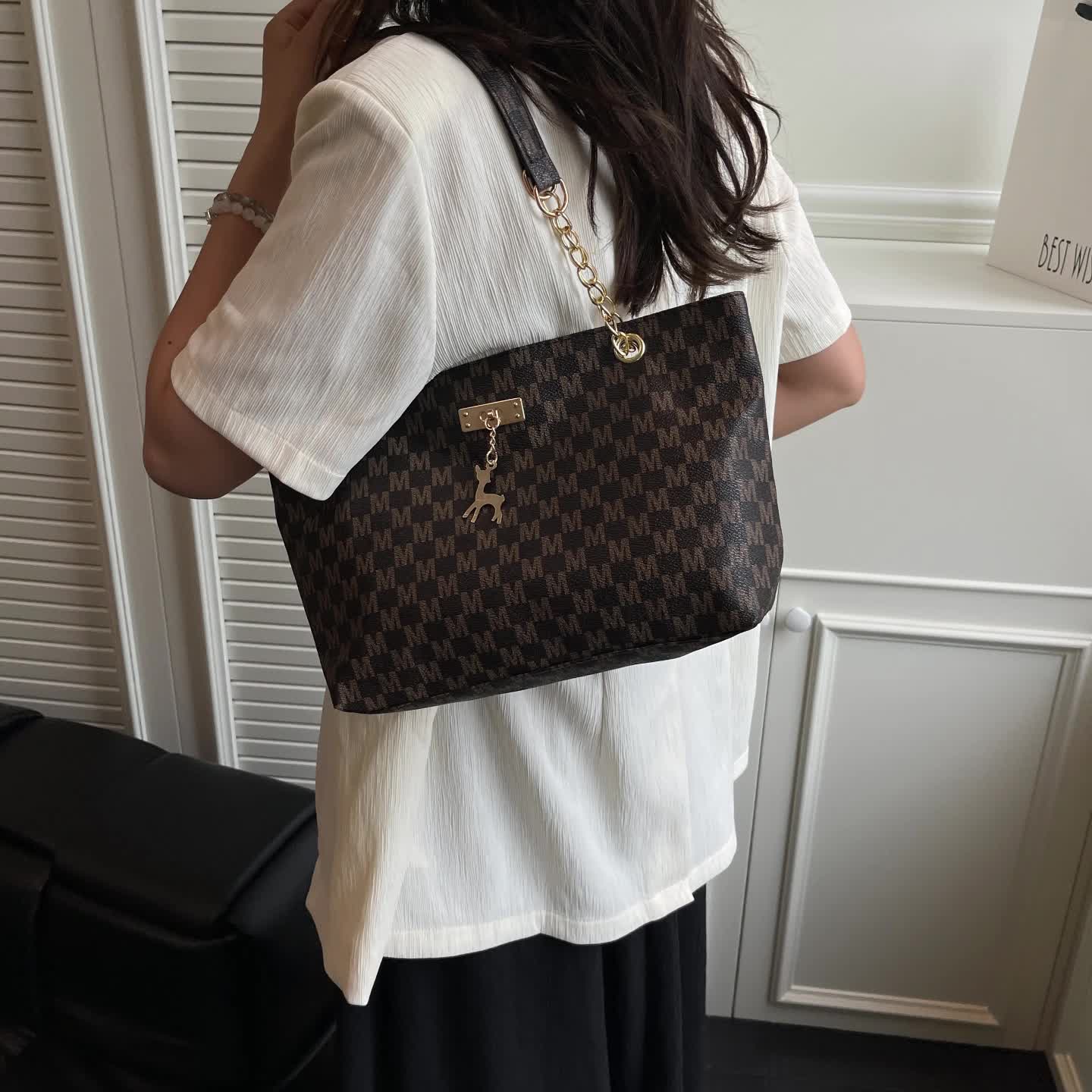 Elegant Ladies' Messenger Bag |, Buckle Closure, Multi-Functional for Commuting and Casual Professional Settings, Ideal Gift for Wife, Girlfriend, Sisters, or BFFs