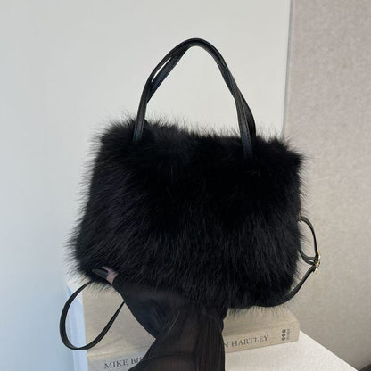 A Plush Women'S Shoulder Bag, a Stylish Autumn And Winter Hand-Held Bucket Crossbody Fur Bag, a Versatile Solid Color Faux Fox Fur Large Capacity Tote Bag, Available in Six Colors Suitable for Daily Commuting, Parties, Christmas, Thanksgiving, And Halloween.