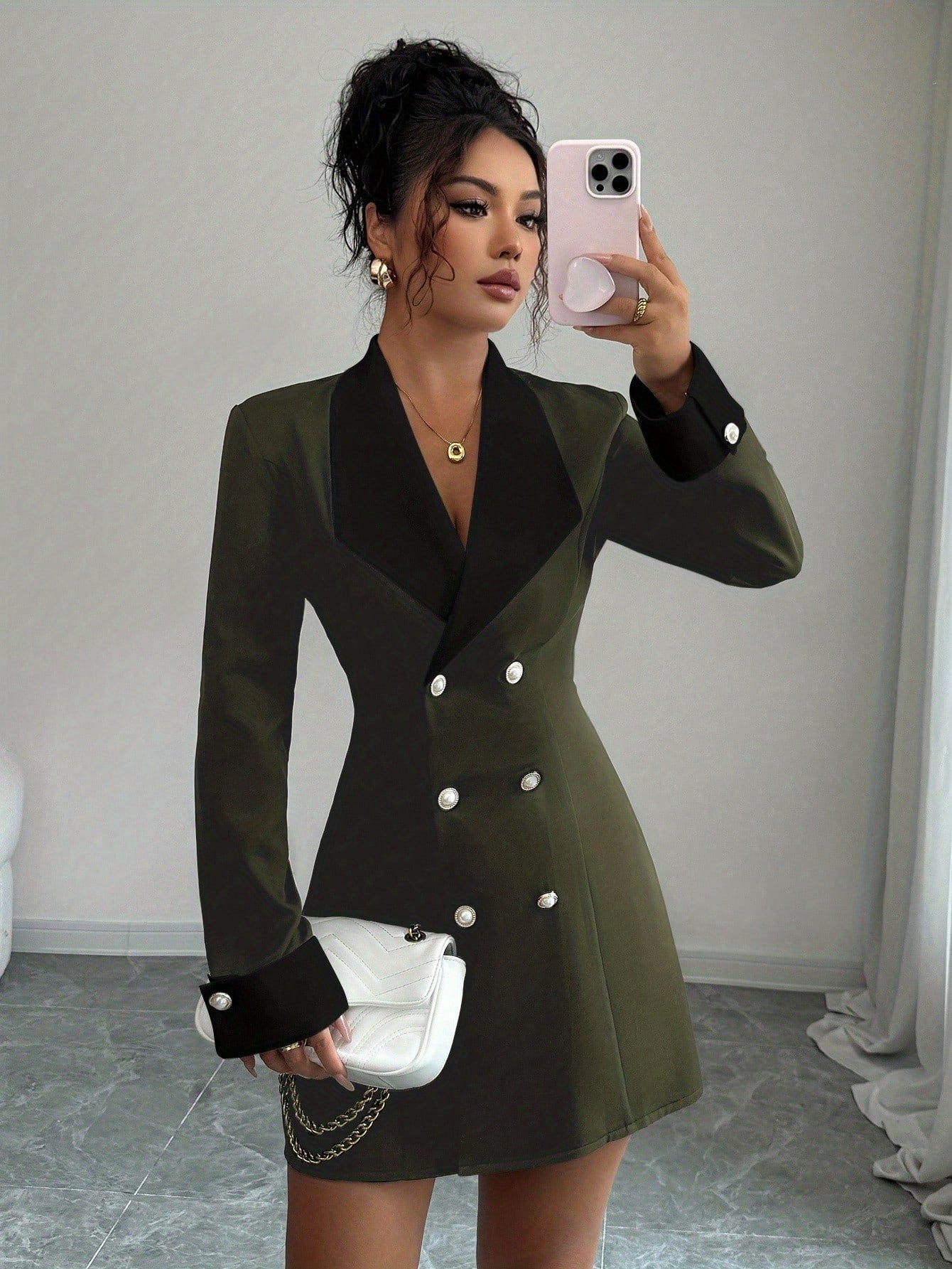 Vestido Curto Feminino de Outono Estilo Francês Elegante com Botões Duplos na Frente para Festas Noturnas/Encontros de Irmãs/Noite Fora/Encontros/Dia a Dia e Uso Diário