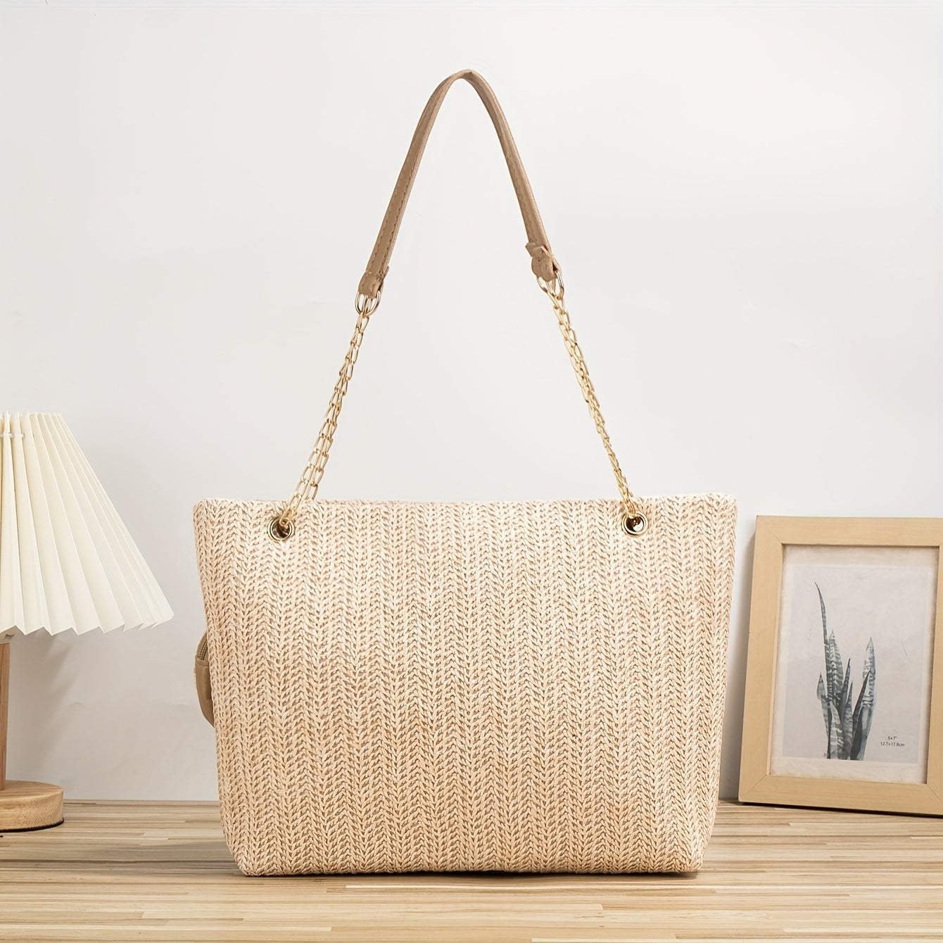 Fashionable Mini Straw Tote Bag for The Beach, Chain Shoulder Bag, Small Handbag, Paired with a Coin Purse. Suitable for Girls, Women, Students, Shopping, Travel, Vacations, Beaches, And Holidays.