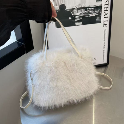 A Plush Women'S Shoulder Bag, a Stylish Autumn And Winter Hand-Held Bucket Crossbody Fur Bag, a Versatile Solid Color Faux Fox Fur Large Capacity Tote Bag, Available in Six Colors Suitable for Daily Commuting, Parties, Christmas, Thanksgiving, And Halloween.