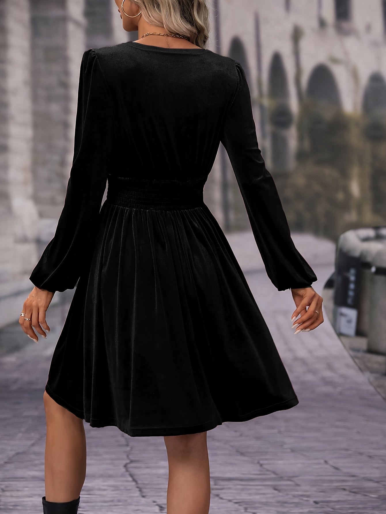 Nova Elegante E Elegante Vestido Assimétrico De Cor Sólida Com Decote Em V Para Mulheres Na Moda Europeia E Americana.