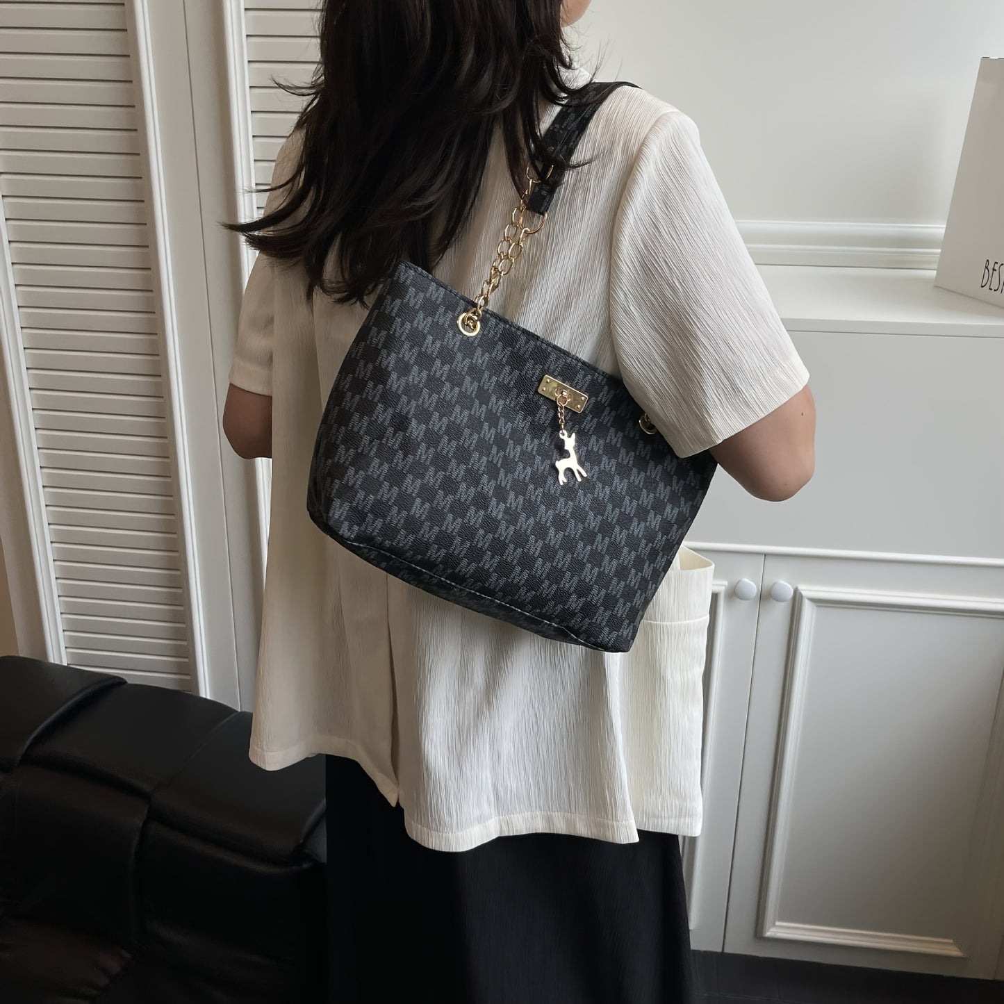 Elegant Ladies' Messenger Bag |, Buckle Closure, Multi-Functional for Commuting and Casual Professional Settings, Ideal Gift for Wife, Girlfriend, Sisters, or BFFs