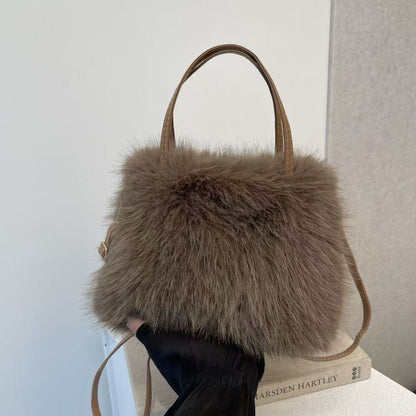 A Plush Women'S Shoulder Bag, a Stylish Autumn And Winter Hand-Held Bucket Crossbody Fur Bag, a Versatile Solid Color Faux Fox Fur Large Capacity Tote Bag, Available in Six Colors Suitable for Daily Commuting, Parties, Christmas, Thanksgiving, And Halloween.