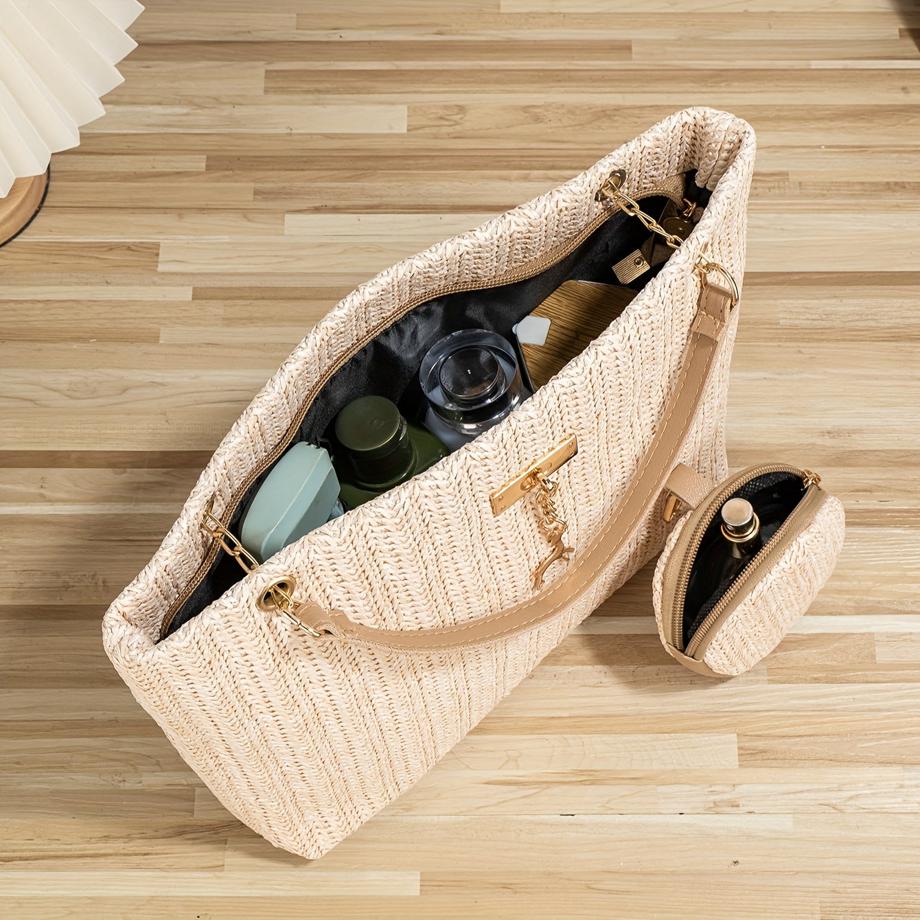 Fashionable Mini Straw Tote Bag for The Beach, Chain Shoulder Bag, Small Handbag, Paired with a Coin Purse. Suitable for Girls, Women, Students, Shopping, Travel, Vacations, Beaches, And Holidays.