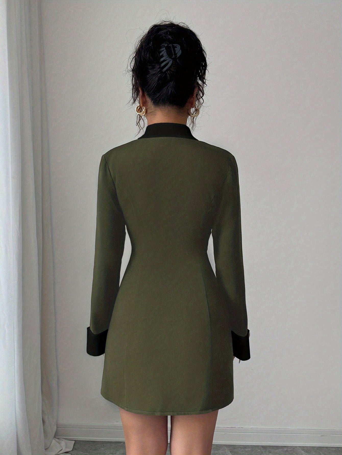 Vestido Curto Feminino de Outono Estilo Francês Elegante com Botões Duplos na Frente para Festas Noturnas/Encontros de Irmãs/Noite Fora/Encontros/Dia a Dia e Uso Diário