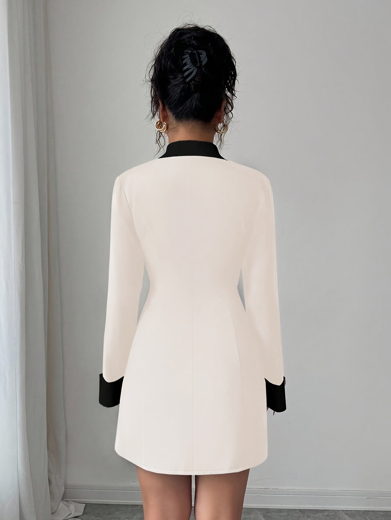 Vestido Curto Feminino de Outono Estilo Francês Elegante com Botões Duplos na Frente para Festas Noturnas/Encontros de Irmãs/Noite Fora/Encontros/Dia a Dia e Uso Diário